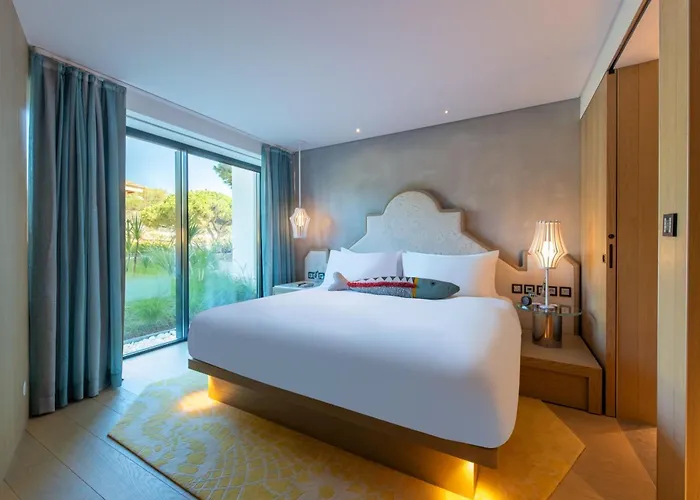 W Algarve Албуфейра